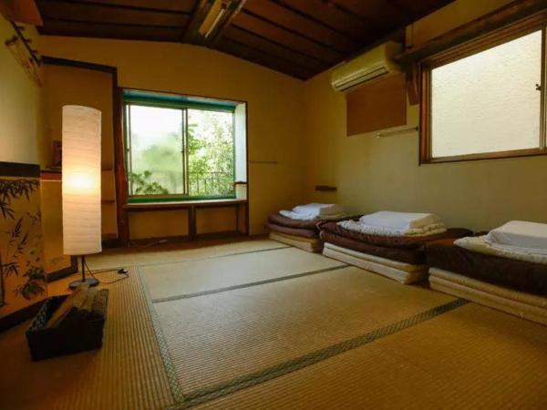Air Osaka Hostel : photo 4 de la chambre chambre triple de style japonais avec salle de bains commune