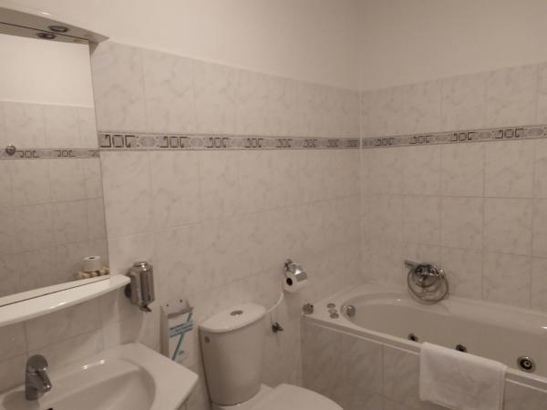 Hotel Isora : photo 4 de la chambre chambre de luxe double ou lits jumeaux avec baignoire spa