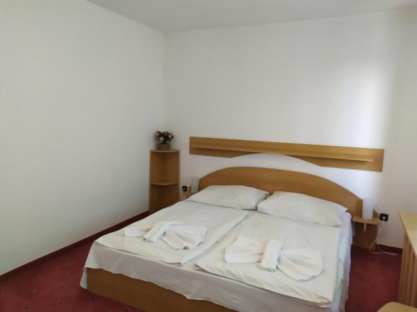 Hotel Isora : photo 6 de la chambre chambre de luxe double ou lits jumeaux avec baignoire spa