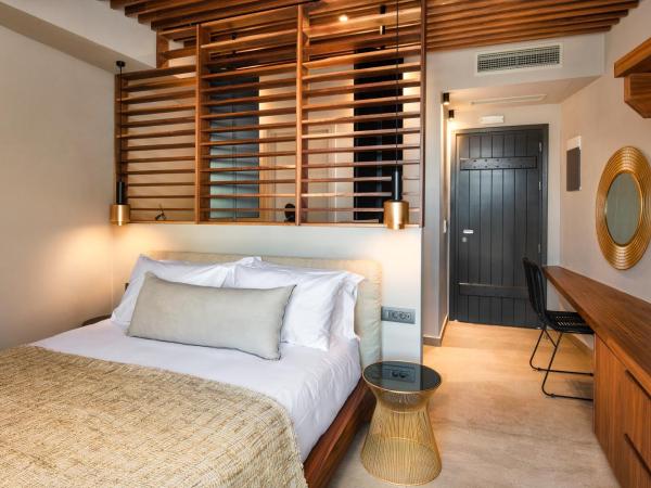 Uma Ray Suites : photo 1 de la chambre chambre double - vue sur piscine