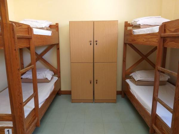 HI Faro - Pousada de Juventude : photo 4 de la chambre lit dans dortoir pour hommes de 6 lits