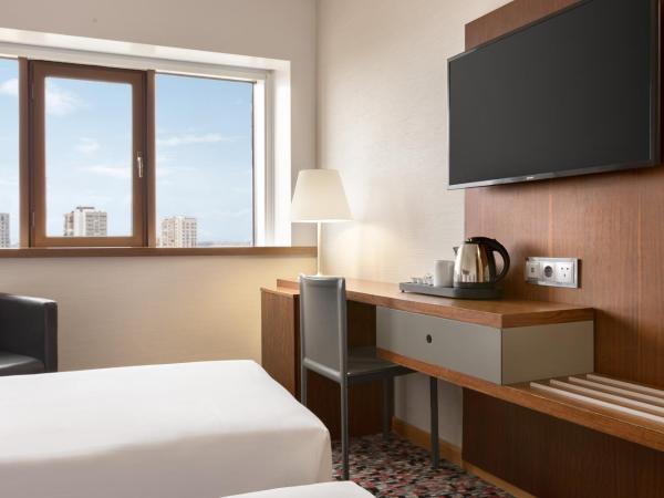 Ramada by Wyndham Lisbon : photo 3 de la chambre chambre lits jumeaux - vue sur ville - non-fumeurs