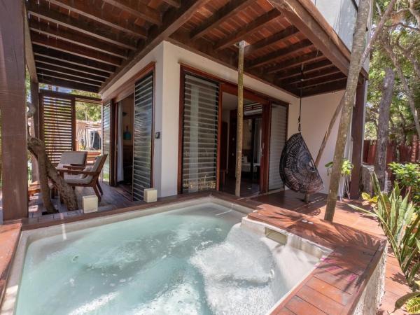 Mi Amor Boutique Hotel-Adults Only : photo 5 de la chambre hébergement avec bain à remous rafraîchissant – vue sur jungle