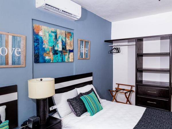 Santa Fe Studios And Suites : photo 4 de la chambre appartement avec salle de bains commune