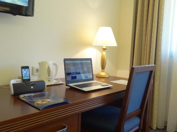 Centrum Hotel : photo 4 de la chambre chambre double deluxe avec balcon