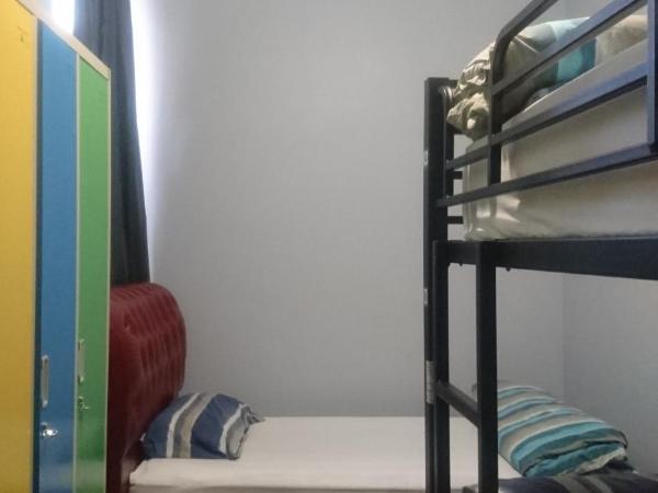 Backpackers Imperial Hotel : photo 1 de la chambre lit dans dortoir mixte de 3 lits
