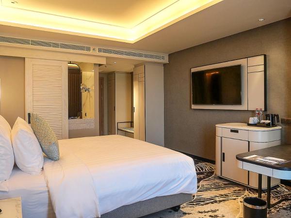 Movenpick Surabaya City : photo 1 de la chambre chambre double deluxe - vue sur ville