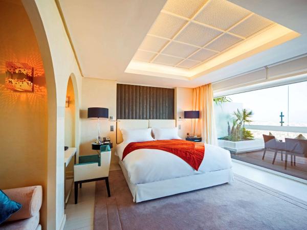 Sofitel Casablanca Tour Blanche : photo 2 de la chambre suite lit king-size opéra - salon séparé - vue sur médina et océan