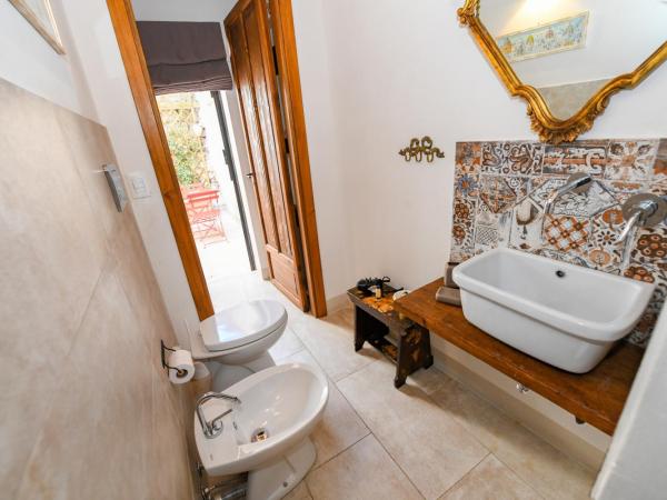 Locanda Sette Fate SPA e Solarium : photo 10 de la chambre chambre double ou lits jumeaux avec salle de bains privative