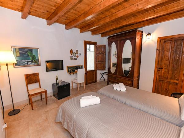 Locanda Sette Fate SPA e Solarium : photo 4 de la chambre chambre double ou lits jumeaux avec salle de bains privative