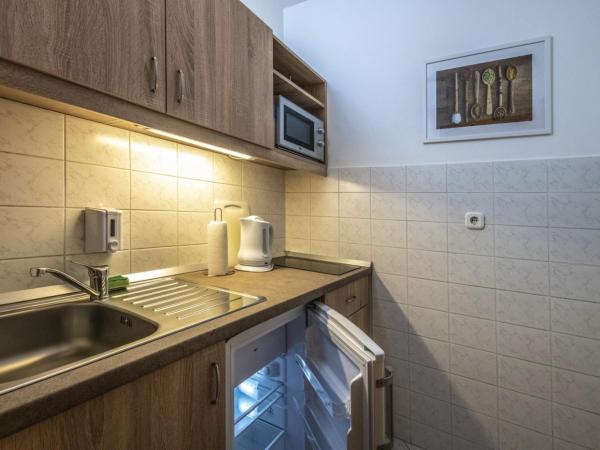 Corvin Hotel Budapest Residence : photo 8 de la chambre appartement avec douche