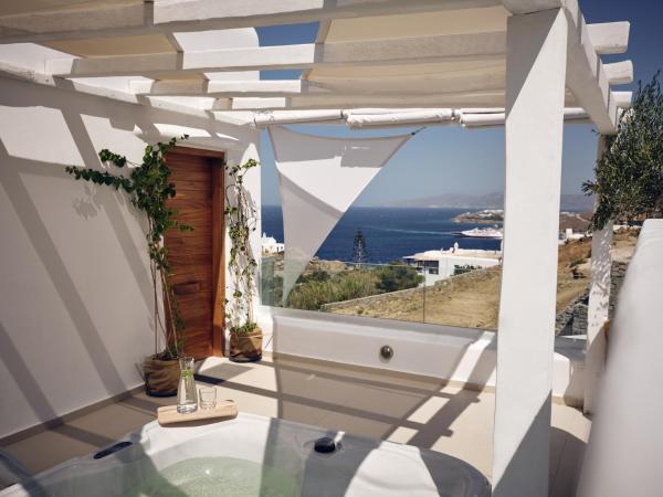 Arcs Boutique Villa Hotel : photo 1 de la chambre suite caprice avec jacuzzi extérieur - vue sur mer