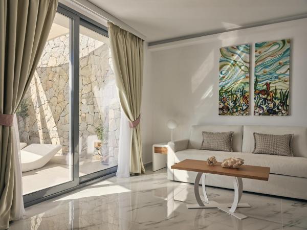 Arcs Boutique Villa Hotel : photo 10 de la chambre villa fantasy - vue latérale sur mer