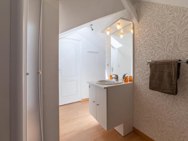 Le Félix Grat - LAVALOC : photo 4 de la chambre chambre lits jumeaux avec salle de bains privative séparée
