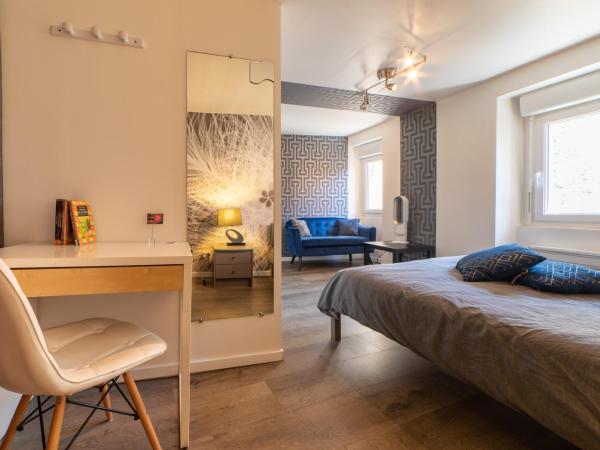 Le Félix Grat - LAVALOC : photo 1 de la chambre chambre double avec salle de bains commune