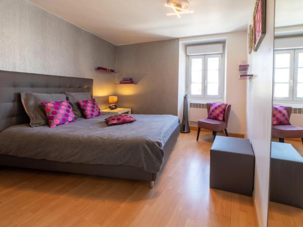 Le Félix Grat - LAVALOC : photo 5 de la chambre chambre double avec salle de bains commune