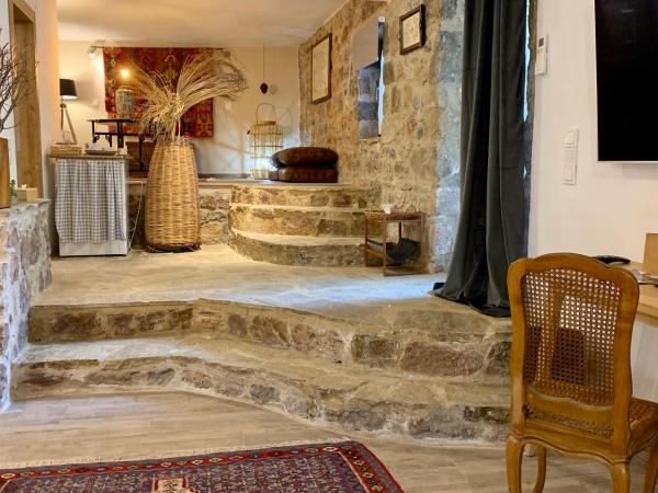 Villa Vager Mani Hotel : photo 2 de la chambre chambre familiale - vue sur jardin