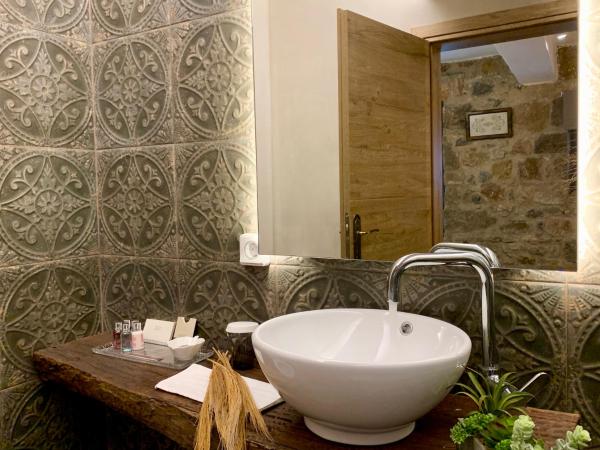 Villa Vager Mani Hotel : photo 8 de la chambre chambre familiale - vue sur jardin