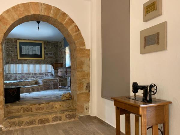 Villa Vager Mani Hotel : photo 10 de la chambre chambre familiale - vue sur jardin