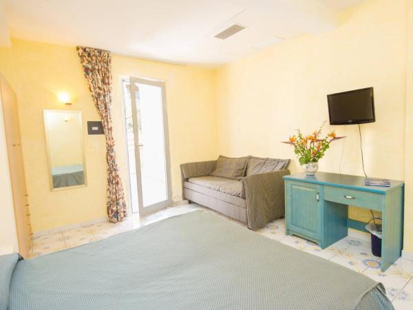 Hotel L'Approdo : photo 1 de la chambre chambre quadruple