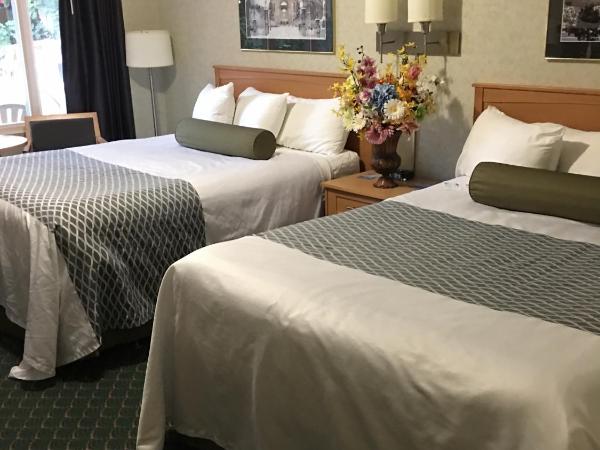 Travelodge by Wyndham Winnipeg East : photo 1 de la chambre chambre deluxe avec 2 lits queen-size - non-fumeurs