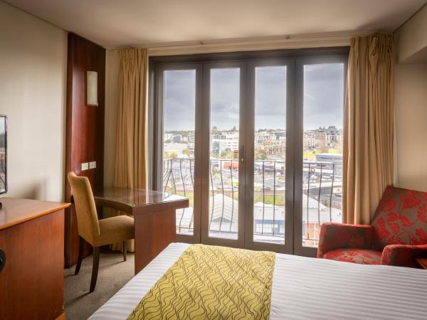Copthorne Hotel Auckland City : photo 2 de la chambre chambre lit king-size supérieure avec vue sur le port
