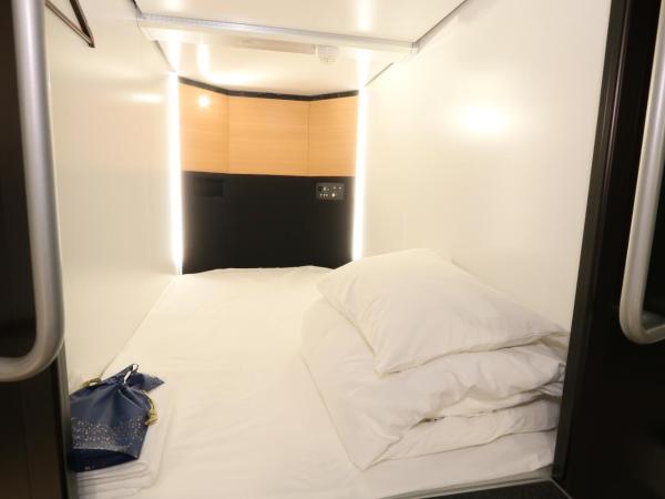 Business Capsule Hotel Lightning Hotel Asakusa : photo 1 de la chambre offre spéciale - 2 chambres capsules dans dortoir pour hommes