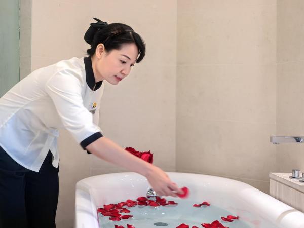 Huaqiang Plaza Hotel Shenzhen, Enjoy Complimentary Afternoon Tea & Mini Bar & Night Snack : photo 5 de la chambre suite exécutive