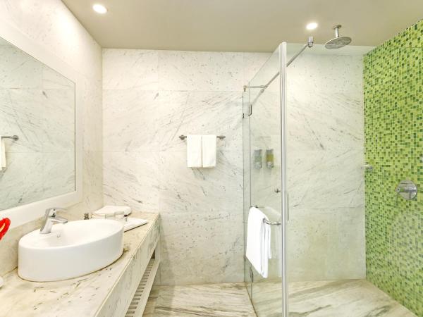 Sarovar Portico Outer Ring Road : photo 3 de la chambre chambre double deluxe