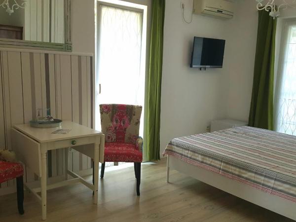 Rooms Villa Harmonie - Adults Only +14 : photo 4 de la chambre chambre double - vue sur jardin