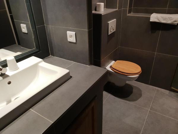 K.N.C.1601 : photo 2 de la chambre chambre double avec salle de bains privative