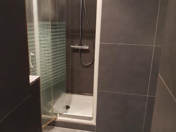 K.N.C.1601 : photo 4 de la chambre chambre double avec salle de bains privative