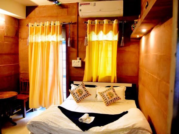 MH Guest House : photo 2 de la chambre chambre double deluxe avec balcon