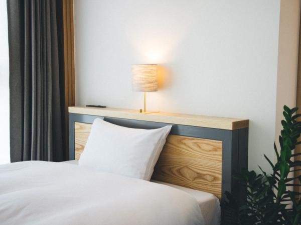 Hotel Noum OSAKA : photo 5 de la chambre chambre simple avec salle de bains commune - vue sur rivière