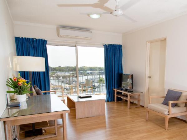 Cullen Bay Resorts : photo 6 de la chambre standard one bedroom apartment water view includes free parking & wifi