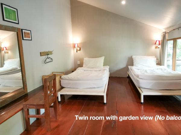Here Hostel Bangkok : photo 4 de la chambre chambre double ou lits jumeaux avec salle de bains commune