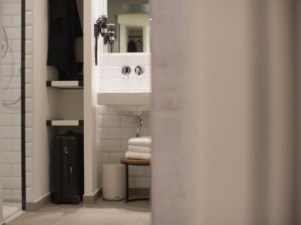 gambino hotel WERKSVIERTEL : photo 8 de la chambre chambre lit queen-size - vue sur grande roue