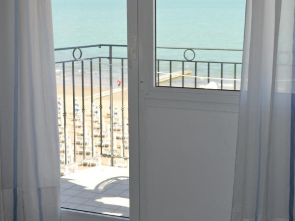 Hotel Manila : photo 3 de la chambre chambre double ou lits jumeaux standard - vue sur mer