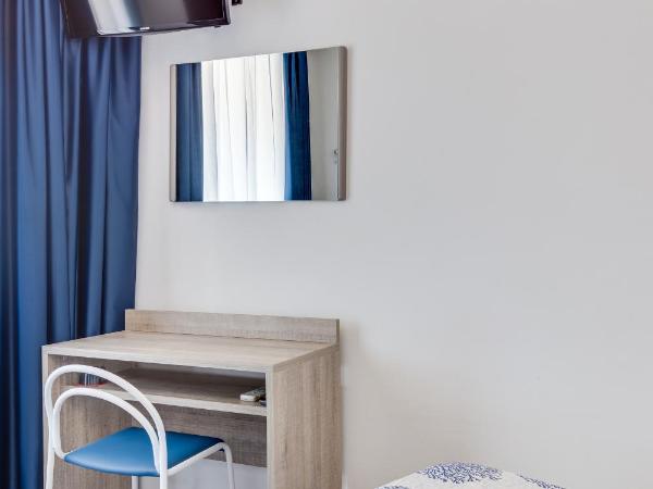 Hotel Manila : photo 8 de la chambre chambre familiale avec balcon - vue sur ville