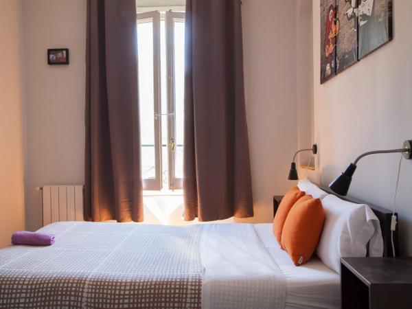 Wow Hostel Barcelona : photo 1 de la chambre chambre double avec salle de bains privative