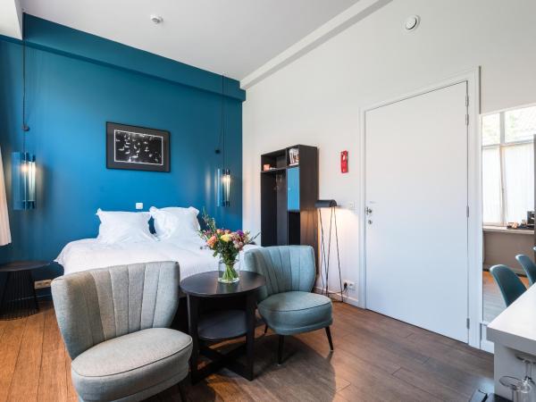 Zakske13 - Design Boutique B&B in Bruges city centre : photo 6 de la chambre chambre double - vue sur jardin