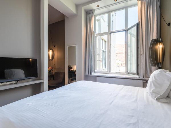 Zakske13 - Design Boutique B&B in Bruges city centre : photo 5 de la chambre chambre double - vue sur jardin