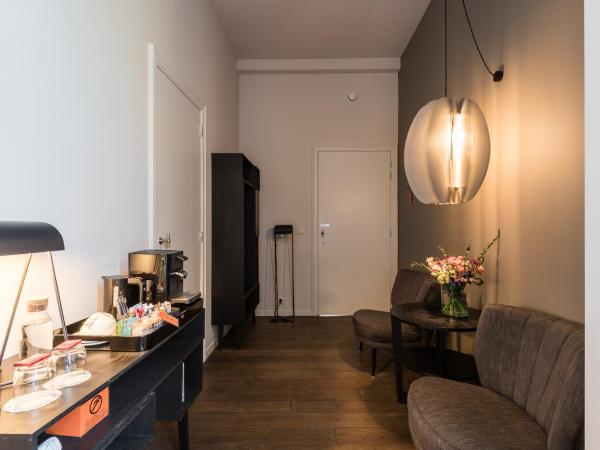 Zakske13 - Design Boutique B&B in Bruges city centre : photo 9 de la chambre chambre double - vue sur jardin