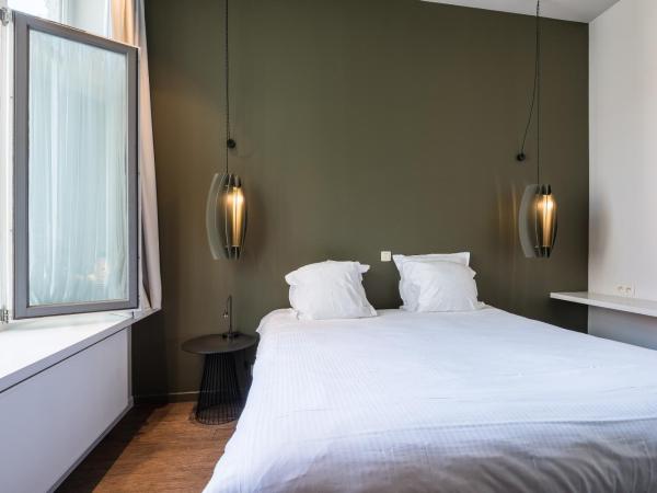 Zakske13 - Design Boutique B&B in Bruges city centre : photo 7 de la chambre chambre double - vue sur jardin