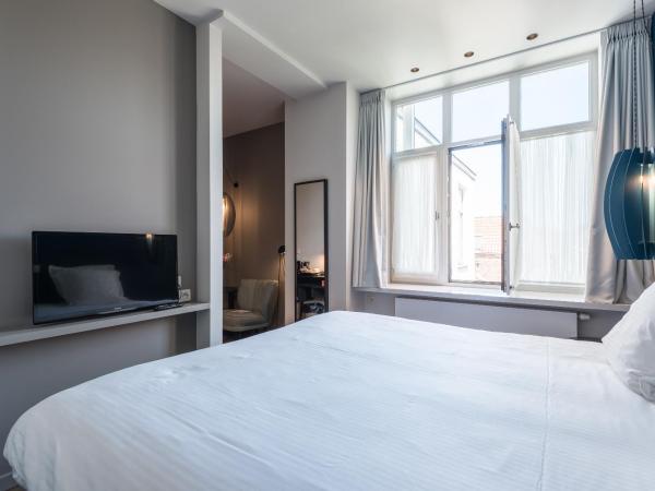 Zakske13 - Design Boutique B&B in Bruges city centre : photo 7 de la chambre chambre double - vue sur jardin