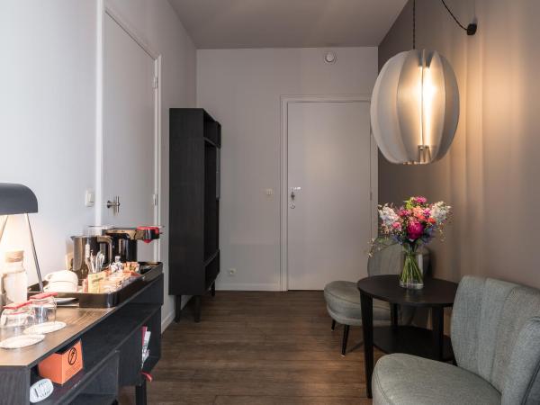 Zakske13 - Design Boutique B&B in Bruges city centre : photo 9 de la chambre chambre double - vue sur jardin