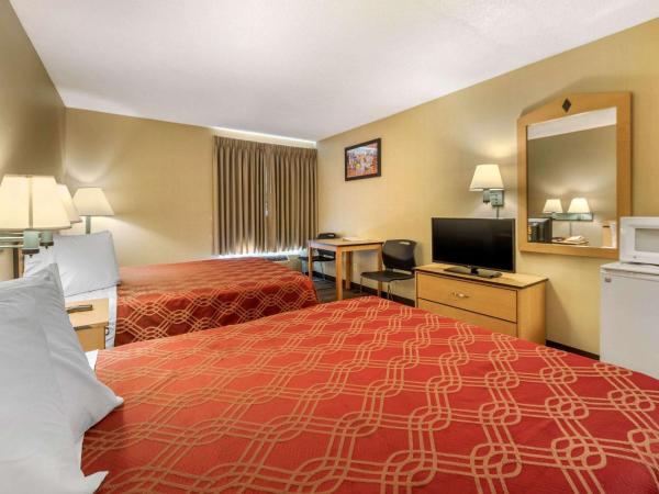 Econo Lodge Airport/Colorado Springs : photo 3 de la chambre chambre avec 2 grands lits queen-size 