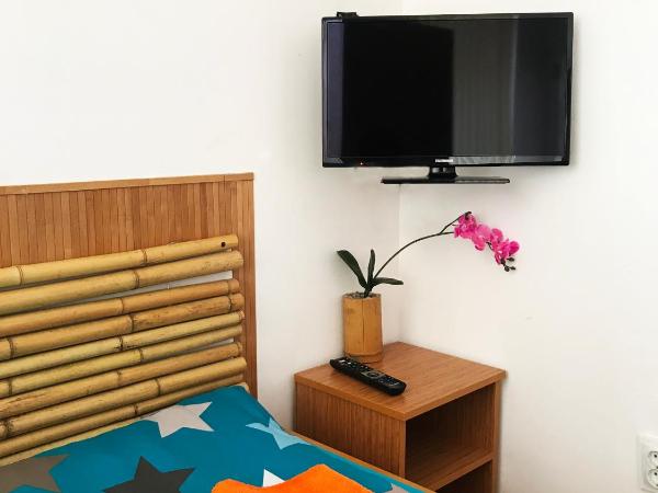 Pension Haus Baron 1 Neckarau : photo 3 de la chambre chambre quadruple avec salle de bains privative