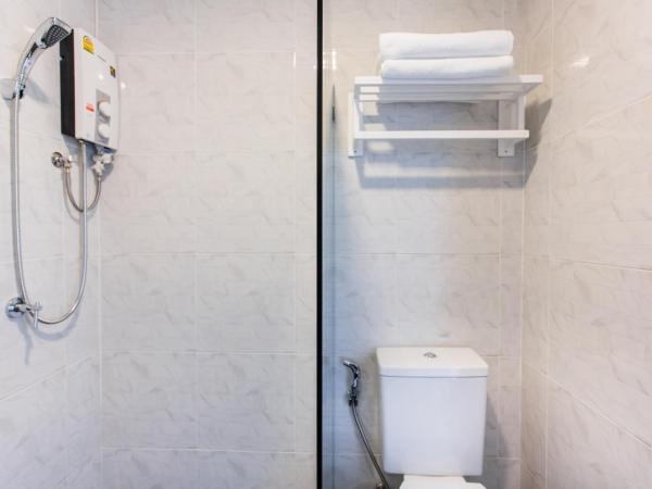 At the Train Chiang Mai Hotel : photo 6 de la chambre chambre lits jumeaux standard