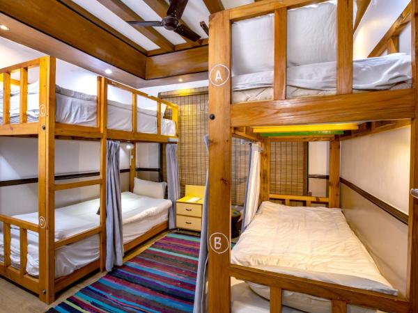 Shangri-la Boutique Hotel : photo 7 de la chambre lit simple dans dortoir de 4 lits - salle de bains commune